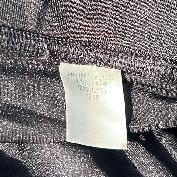 PINK Victoria's Secret Black Ultimate Yoga Mesh Capri Crop Legging Size Large - Picture 8 of 14